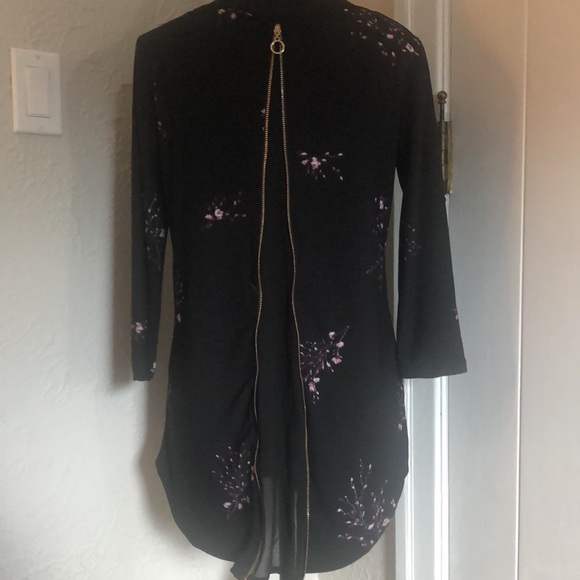 Ladies Dynamite 3/4 sleeve top - size medium - Picture 7 of 10